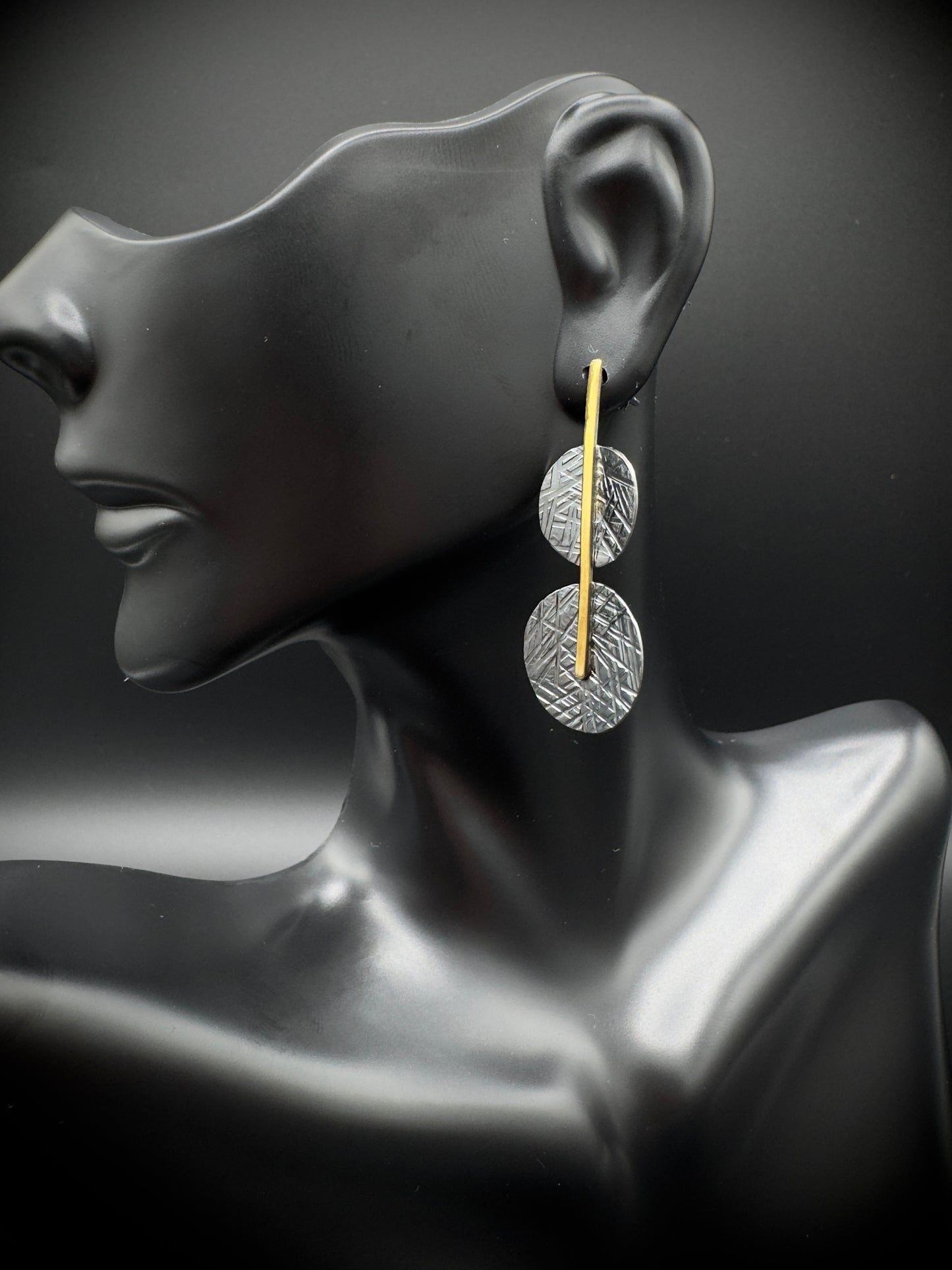 Gauze Textured Round Earring